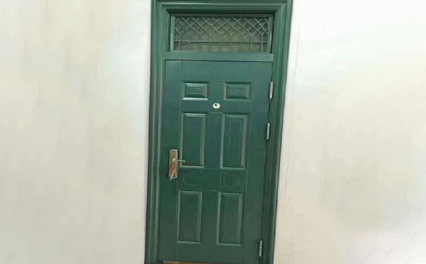 白水学校教室门