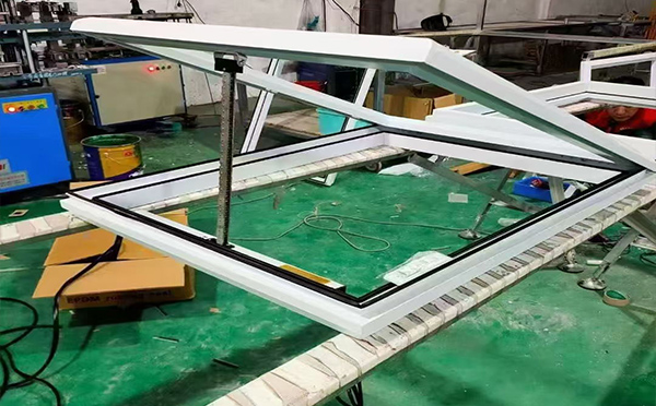 某地下车库出入口白水排烟窗配置工程