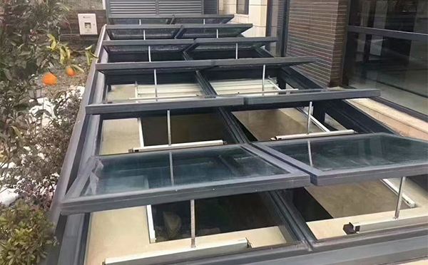 某轨道交通车辆维修车间白水排烟窗应用